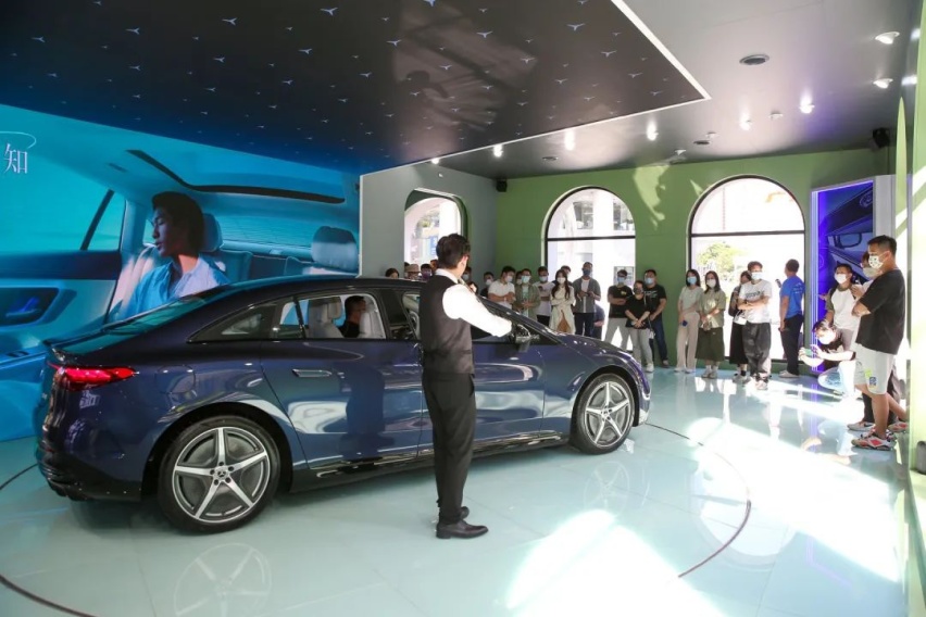 奔驰电动化的走量之作，EQE如何用“五感”打动消费者？