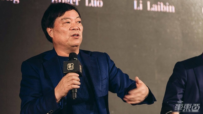 锂电龙头三十年：一段时代浪潮下，男装巨头向新能源进击的秘史