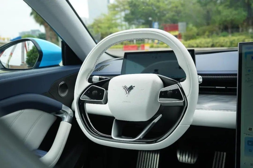 年纪轻轻不靠家人怎么买跑车？哪吒GT帮到你