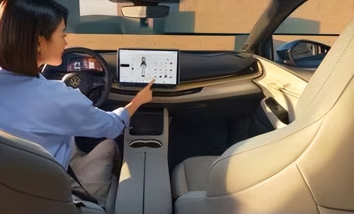 大众首款智能电动轿跑 SUV ID. 与众正式上市