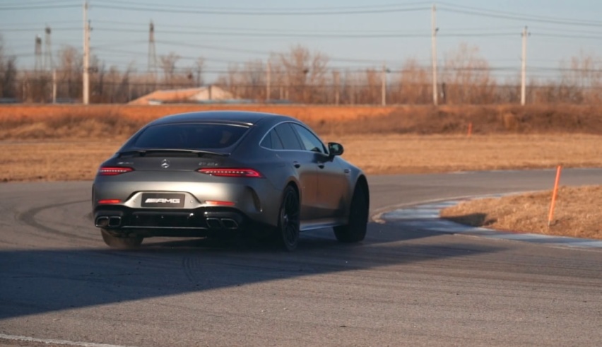 直线虐超跑，弯道狂漂移！试最强四门奔驰 AMG GT 63 S