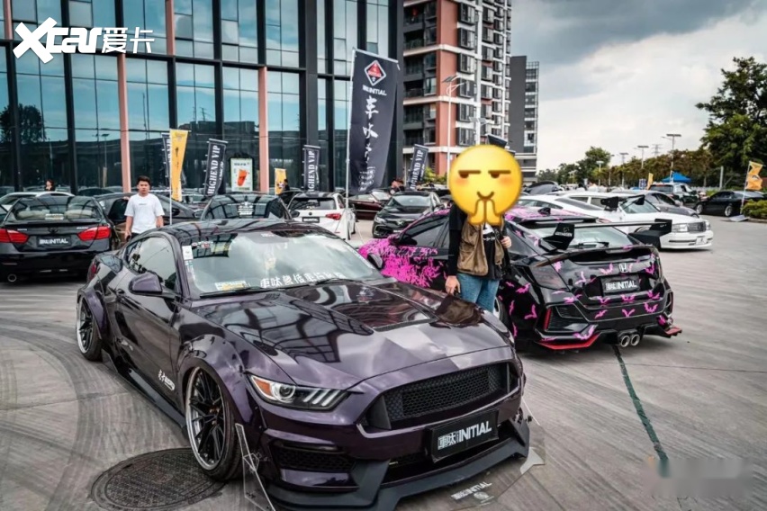受父亲影响打造宽体福特Mustang，底盘灯让我成为
