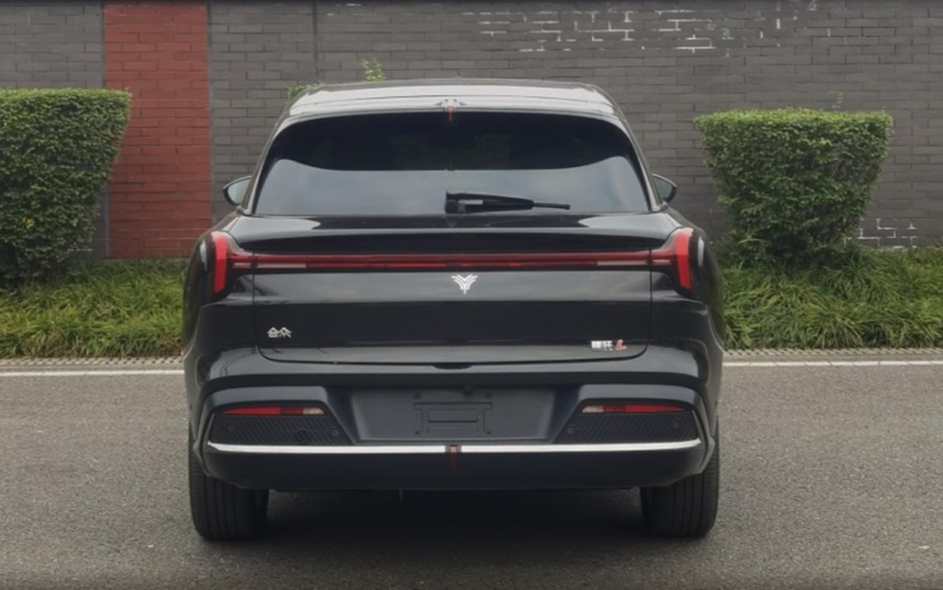 定价多少可以考虑？哪吒L车长4770mm，这还敢定位中大型SUV