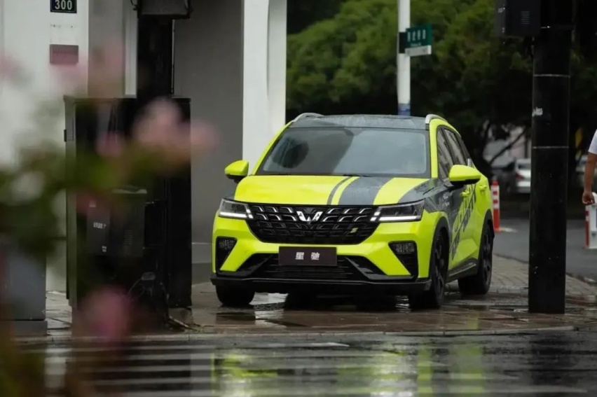 五菱为人民再推小型SUV“星驰”，三个点赞一个期盼