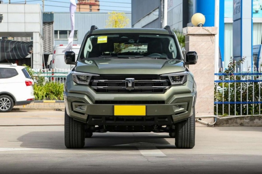 国产硬派SUV，配2.0T插混动力，带适时四驱，实拍坦克400Hi4