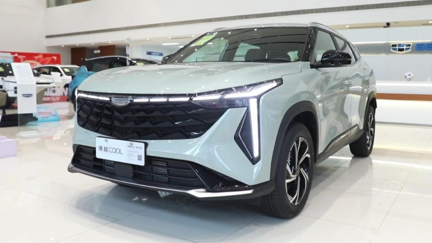一个是新生代博越COOL，一个是老将RAV4荣放，二者相遇谁笑到最后