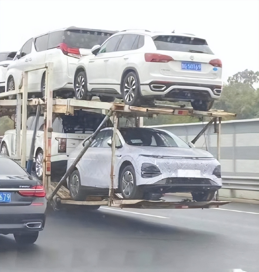 看完还买特斯拉Model Y？小鹏F30谍照曝光！