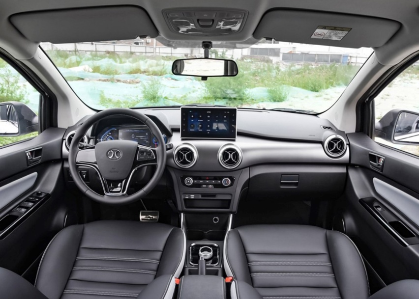 北汽小型纯电SUV，续航403km，官宣承诺8年质保