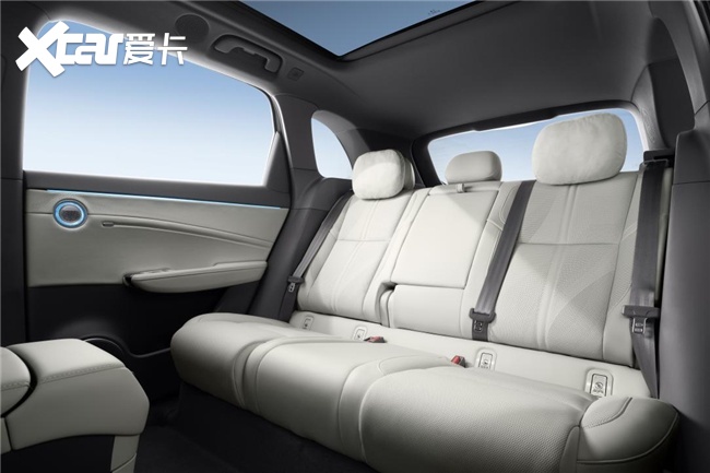 20万级家用SUV推荐：红旗HS6凭零补能硬核实力，重塑家用车价值标杆