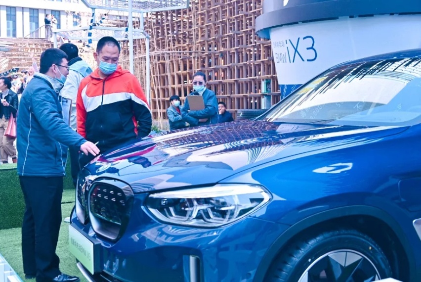 创新纯电动BMW iX3空降咖啡市集