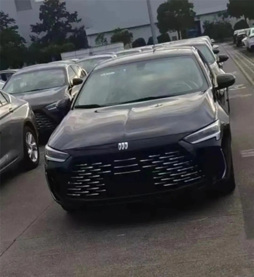 【e汽车】别克新款君威谍照曝光