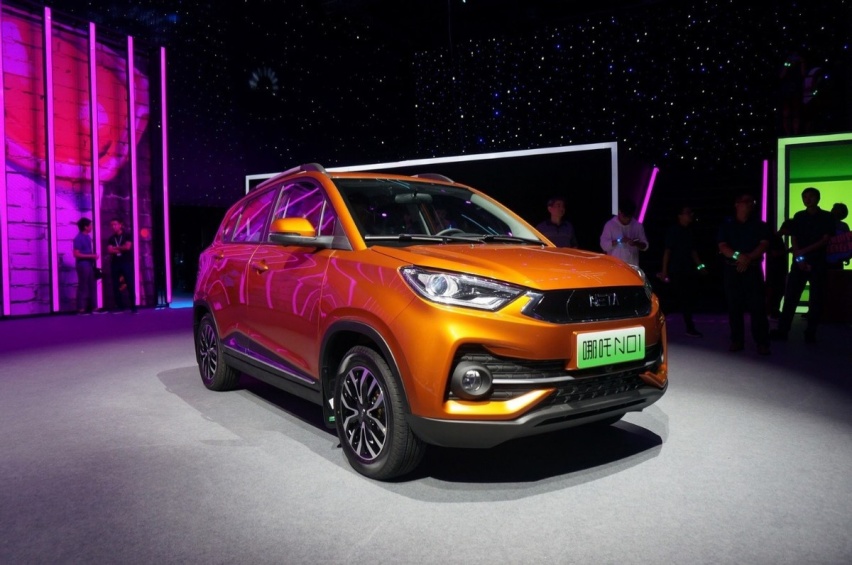 云度π1 Pro远行版VS哪吒N01，谁才是九万级纯电SUV
