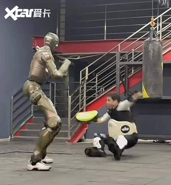 驭见25|中国车市年终观察之：机器人赛道“车”满为患