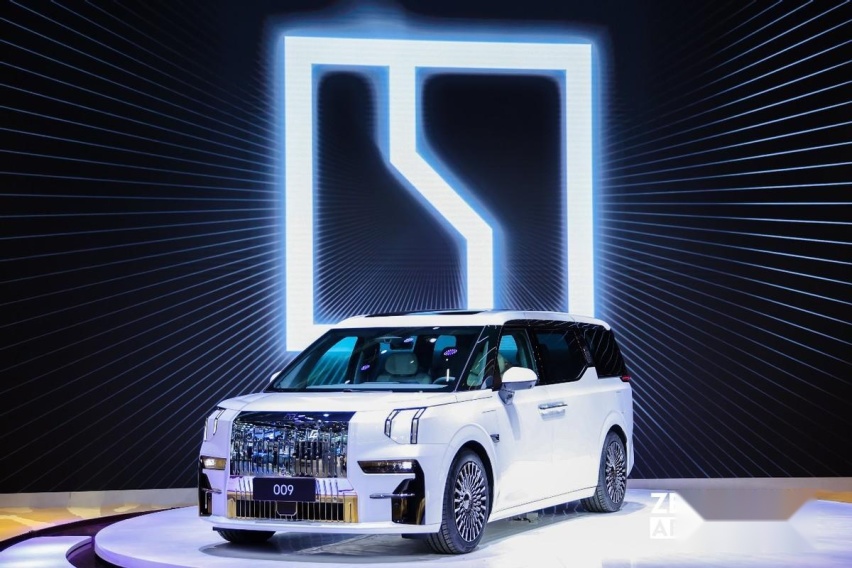 极氪提前完成2022年7万交付目标，极氪009强势登场