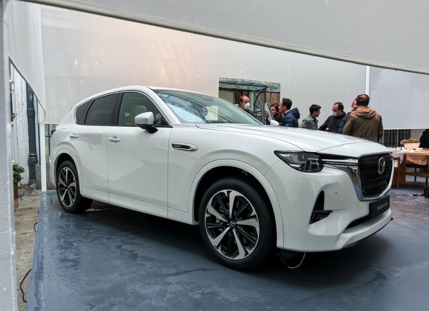 马自达跻身豪华品牌就靠它？全新CX-60实车曝光，后驱配六缸动力