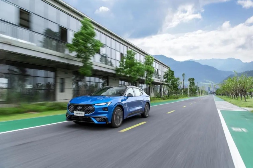 1.1米大屏、6.6秒破百,这台全新福特溜背SUV EVOS还有哪些特