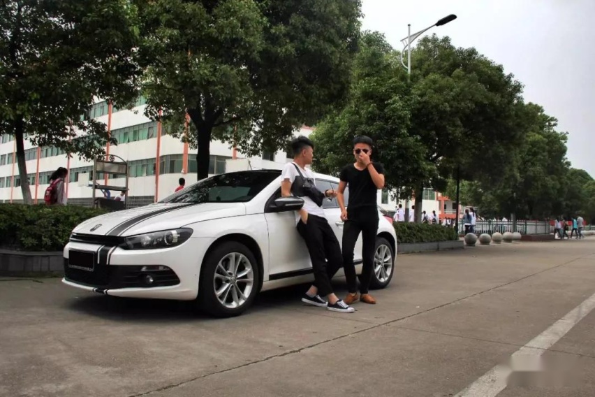 身披法拉利脚着保时捷，是什么让这台尚酷如此神奇？