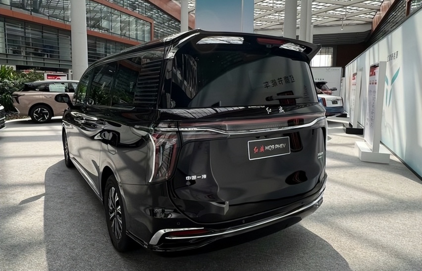 红旗HQ9 PHEV（插电混动版）开启预售：起售价36万元并配四驱
