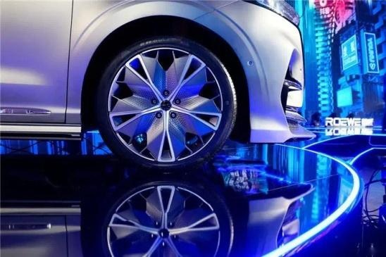 MPV里GL8再也不是一家独大，荣威首款高端MPV im8发布