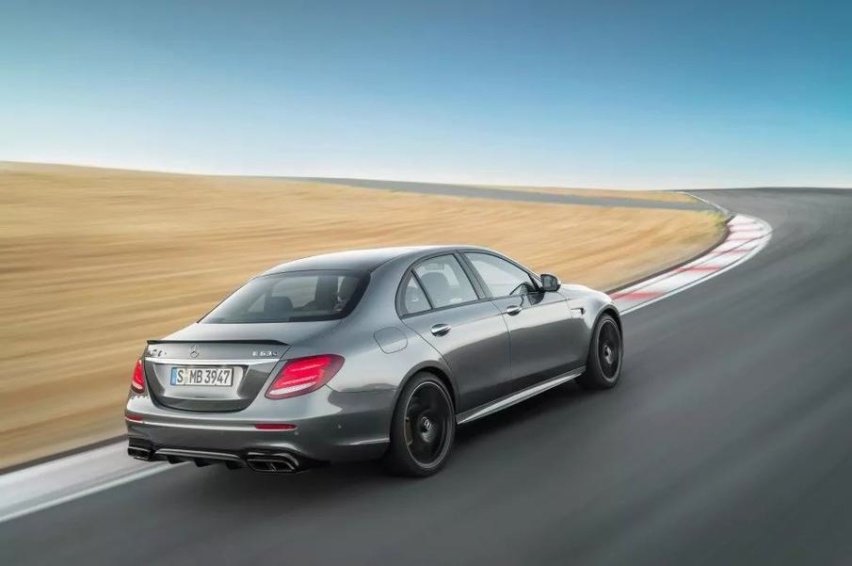 156.08万的奔驰AMG E63S上市：买它你是疯了吗？对