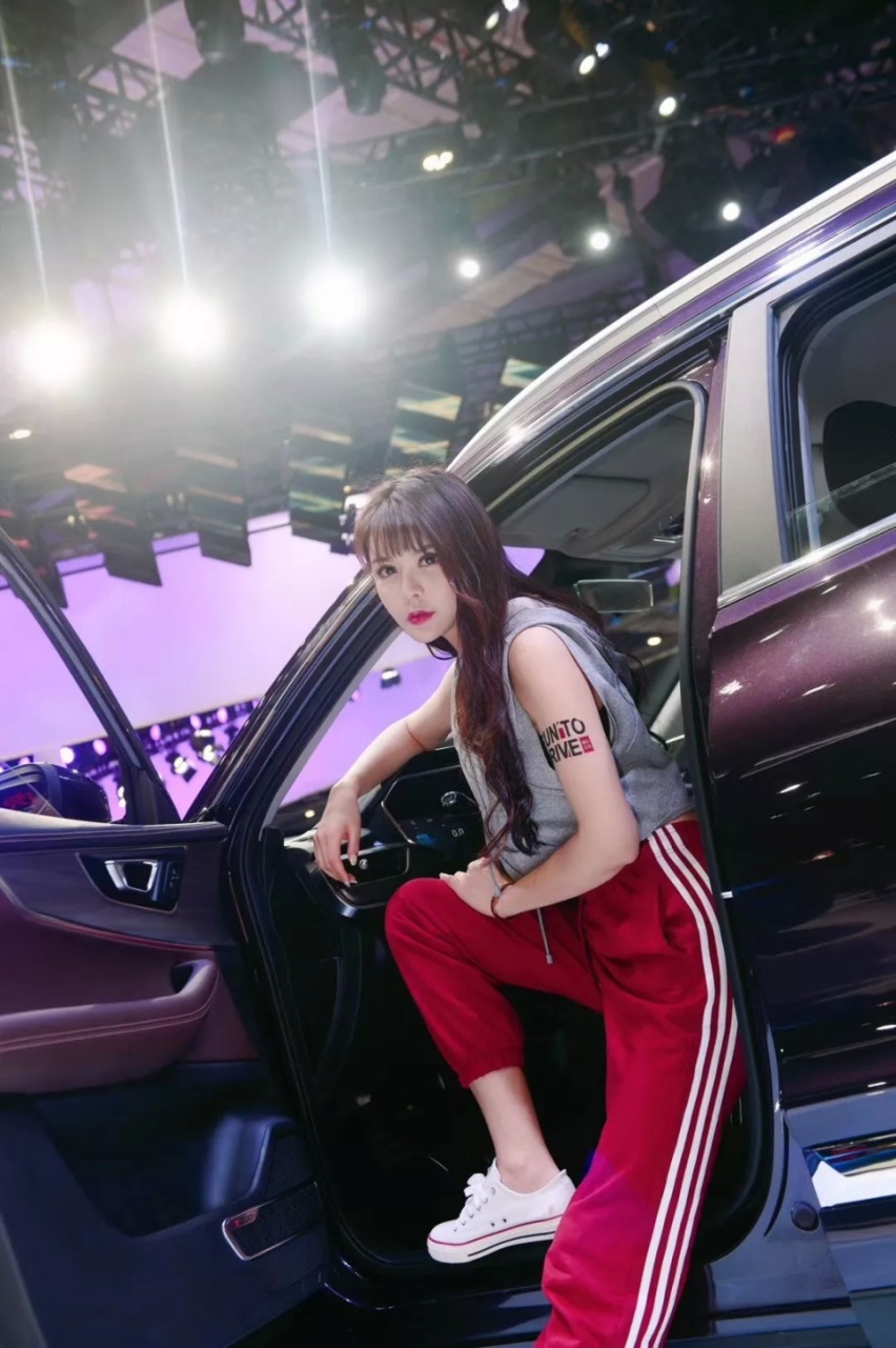 奇瑞展台的颜值担当，你pick谁？