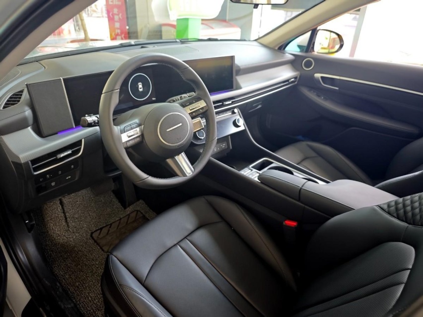 最便宜的合资中型燃油车？探店北京现代全新索纳塔 销量复兴的希望