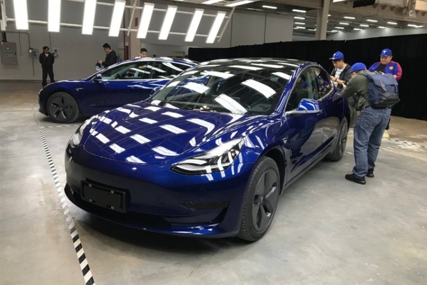 国产特斯拉Model3亮相，设计延续，售价35.58万元