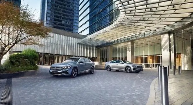 合资B级车“杀”疯了，帕萨特综合优惠达4万，比凯美瑞狠