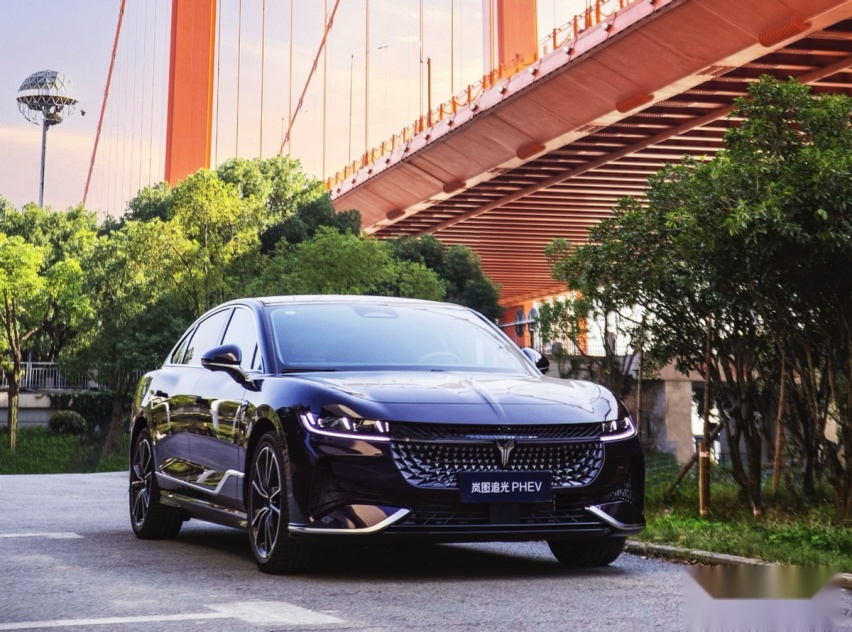 三足鼎立局面已成，追光PHEV、比亚迪汉、哪吒S，谁将称王？