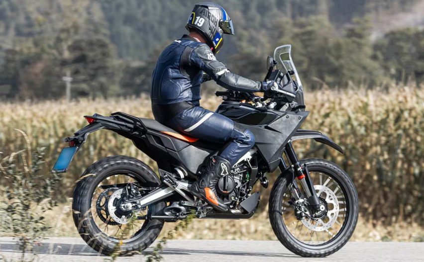 2025款KTM 390 Adv 将迎来升级，前脸堆叠大灯，动力配置全