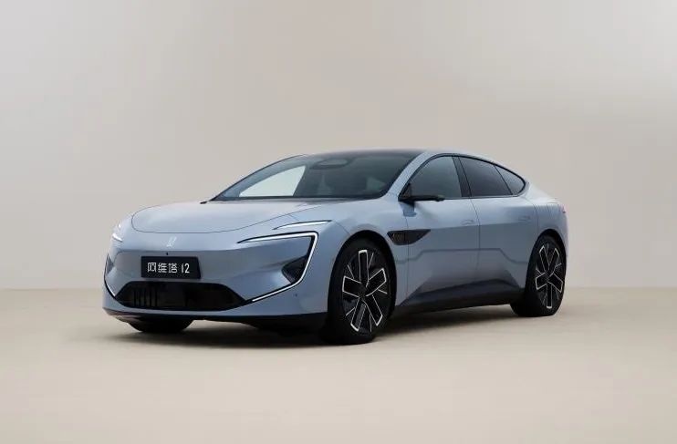 下半年纯电轿车：新款Model 3价格成焦点，国产电动“帕梅”来了