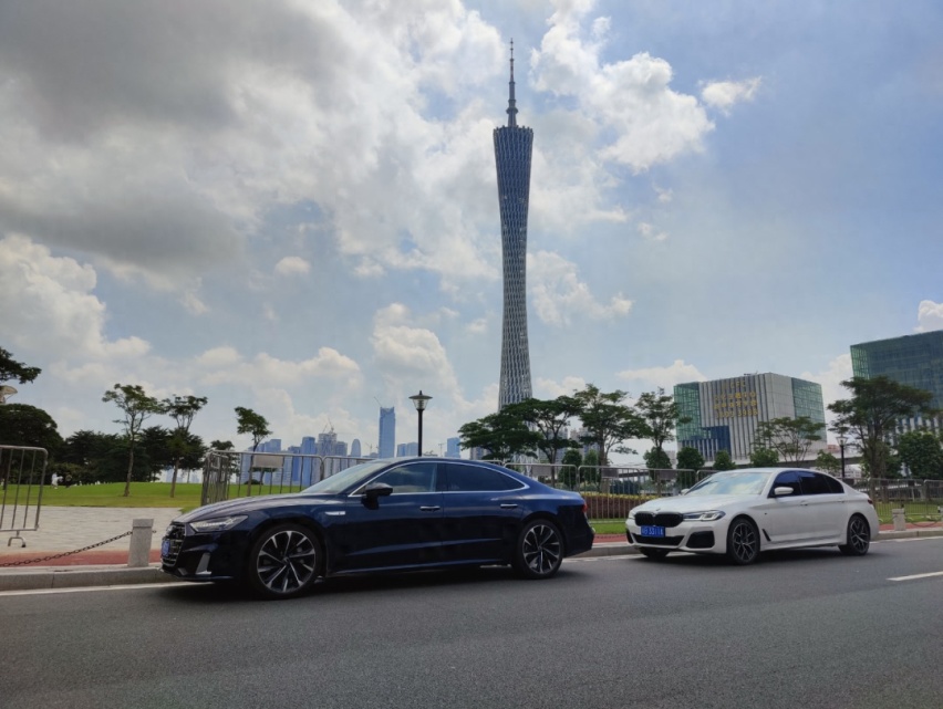 奥迪A7L和宝马5系挑战魔鬼停车场，谁能无伤出库？（广深篇）