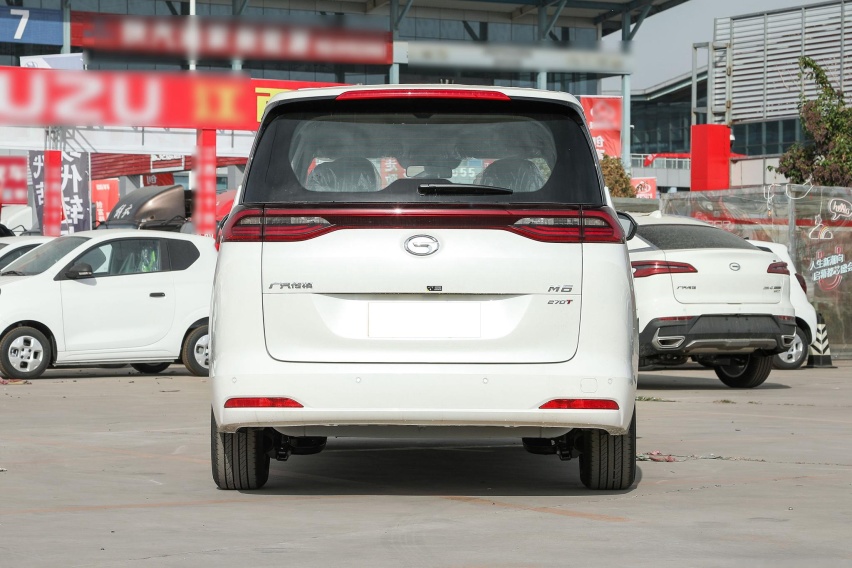 想买10万级质量好的MPV，可以看看这两款，空间大、油耗低、安全