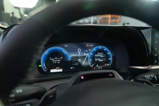 全新一代丰田皇冠，造型结合轿车与SUV，四种跨界车身形式