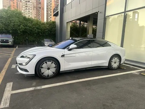 上市将近！仰望U7量产版亮相，灯组造型微调
