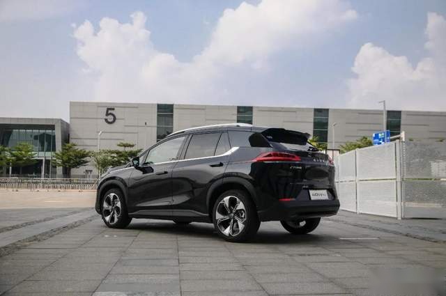 试驾AION V Plus充电5分钟就能续航207km？堪称空间魔术师
