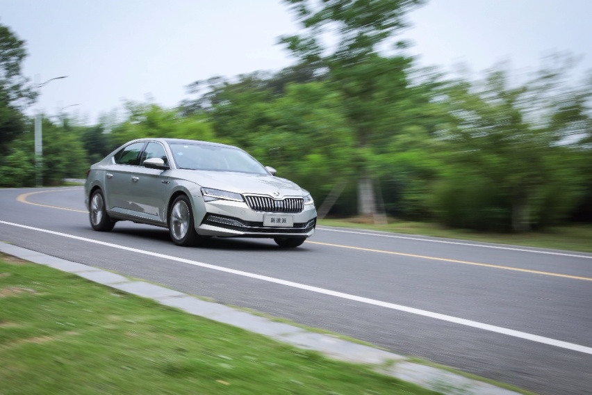 配置水平更上一层楼！试驾斯柯达新速派380TSI