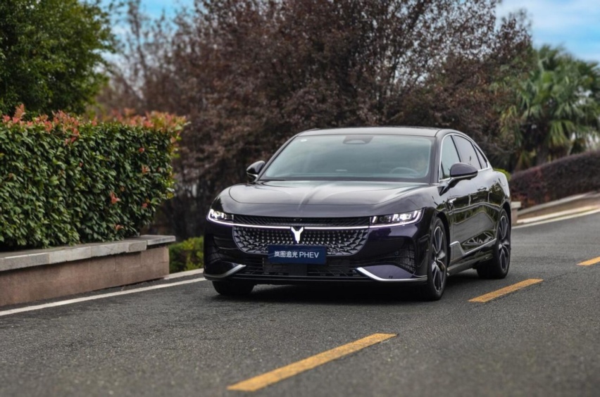 行政级座驾新典范 试驾2024款岚图追光PHEV