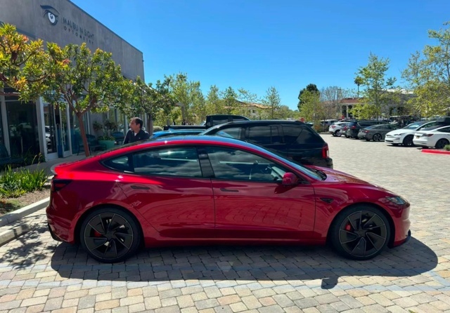 新款特斯拉Model 3性能版曝光！零百加速3秒多 年内国内开售