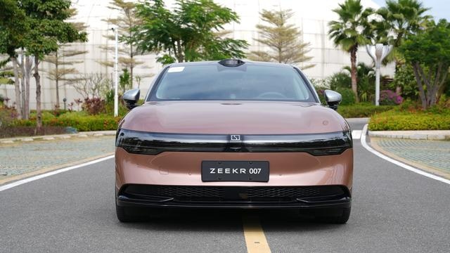 20.99万起，极氪007为何能颠覆传统豪车体验