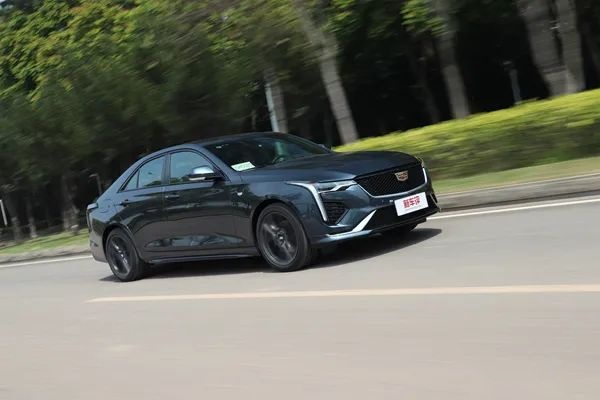 只要23万！年轻人的“大后超”，凯迪拉克CT4你买账吗？