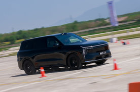 终结大车难开！智己LS8全维度深度试驾：超越百万级驾控