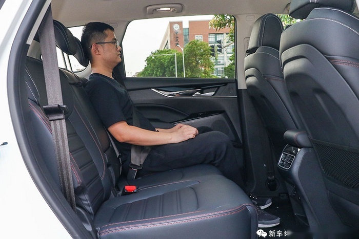 上汽 EUNIQ 6 插电混动：有电的感觉甚好，没电就…
