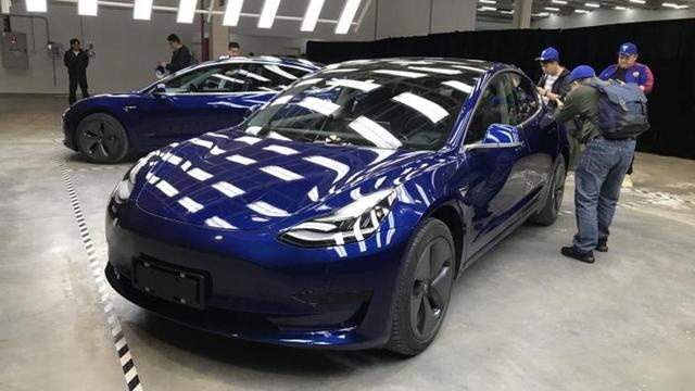 3分钟看车圈：顶级SUV 劳斯莱斯库里南定制版预告图发布