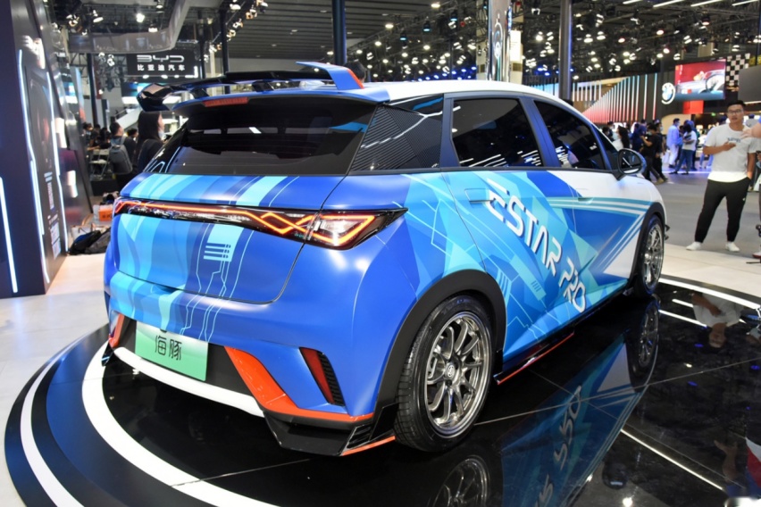 10万预算买纯电动车，海豚、无界Pro、KiWi EV和哪吒V，该怎么