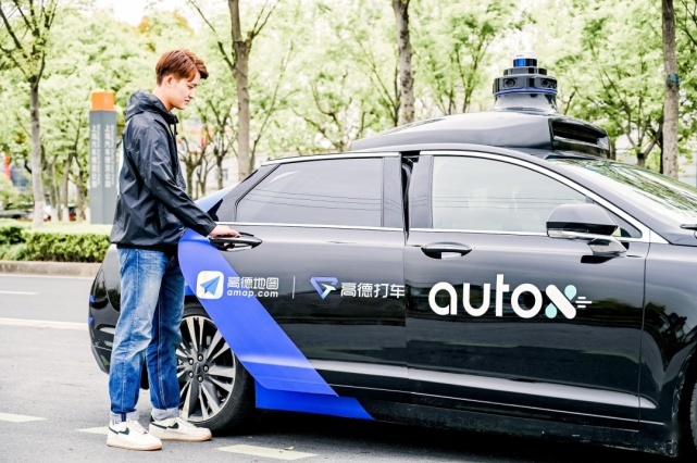 启动失败、中途接管，滴滴搭上Robotaxi第二梯队末班车