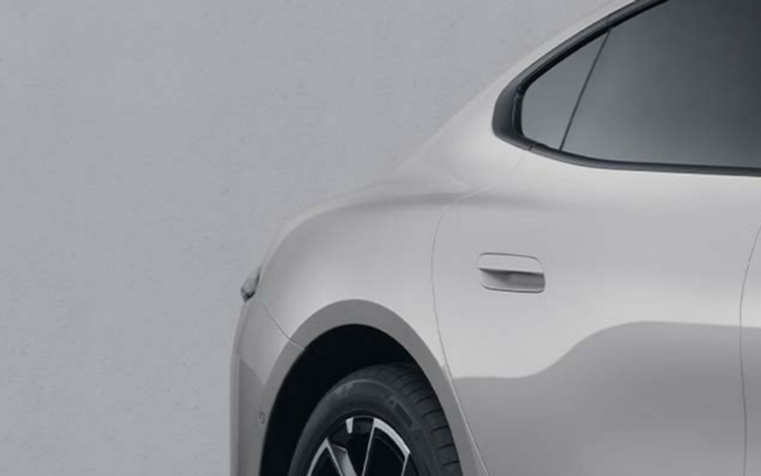 小米SU7实车曝光，外形神似保时捷，有望配800V，卖多少钱合理？
