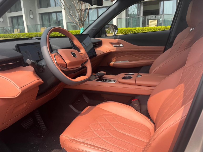 长安UNI-Z实车到店，大过宋PLUS DM-i，油耗5.15L