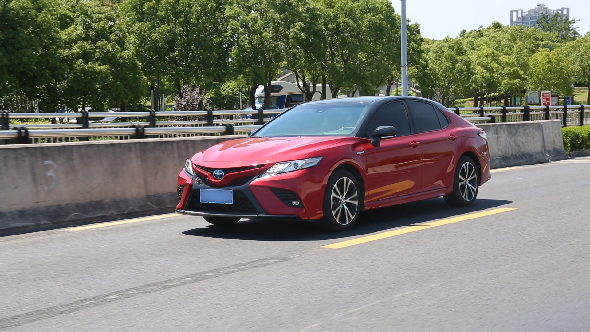 �������e ���m�Խo�� �P����2.5L��Ӱ�ӑB����