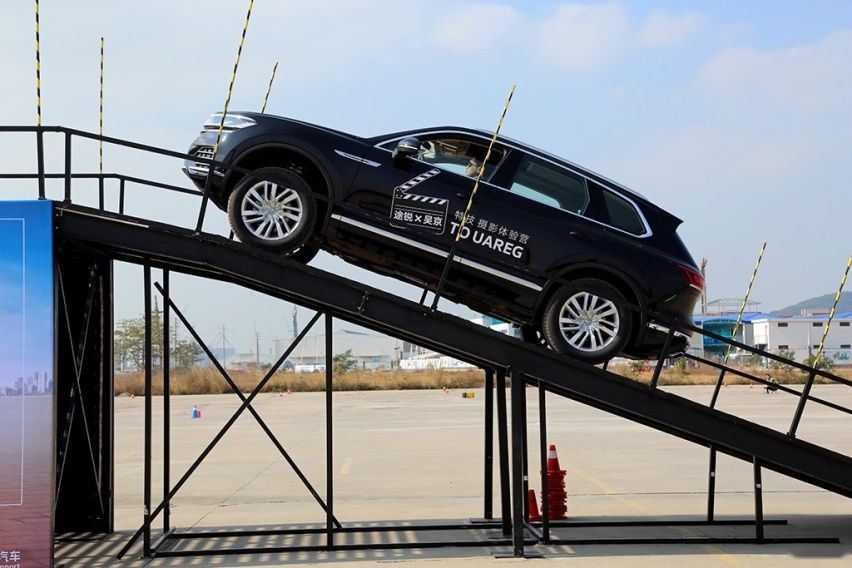 为什么是最具性价比豪华SUV？试驾全新大众途锐
